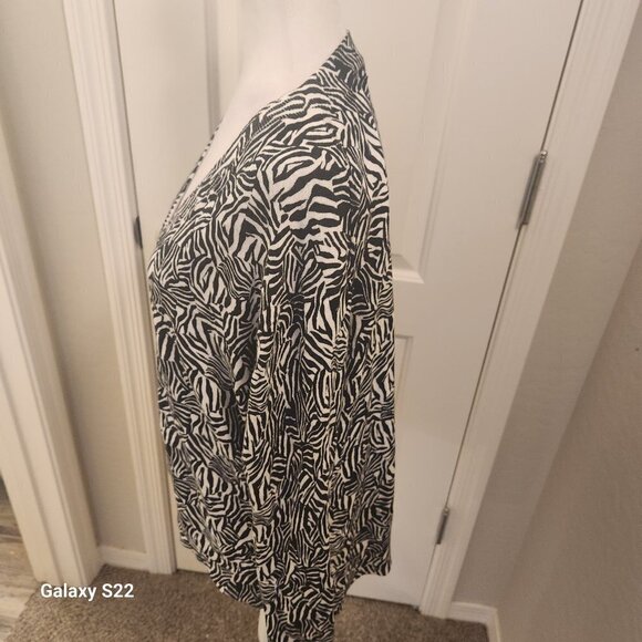 Michael Kors V-neck High Low Print Sweater. NWT. Size Large - Picture 6 of 12